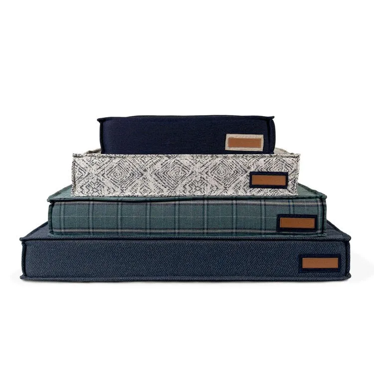 Lounger Large Pet Bed - Navy Newfie